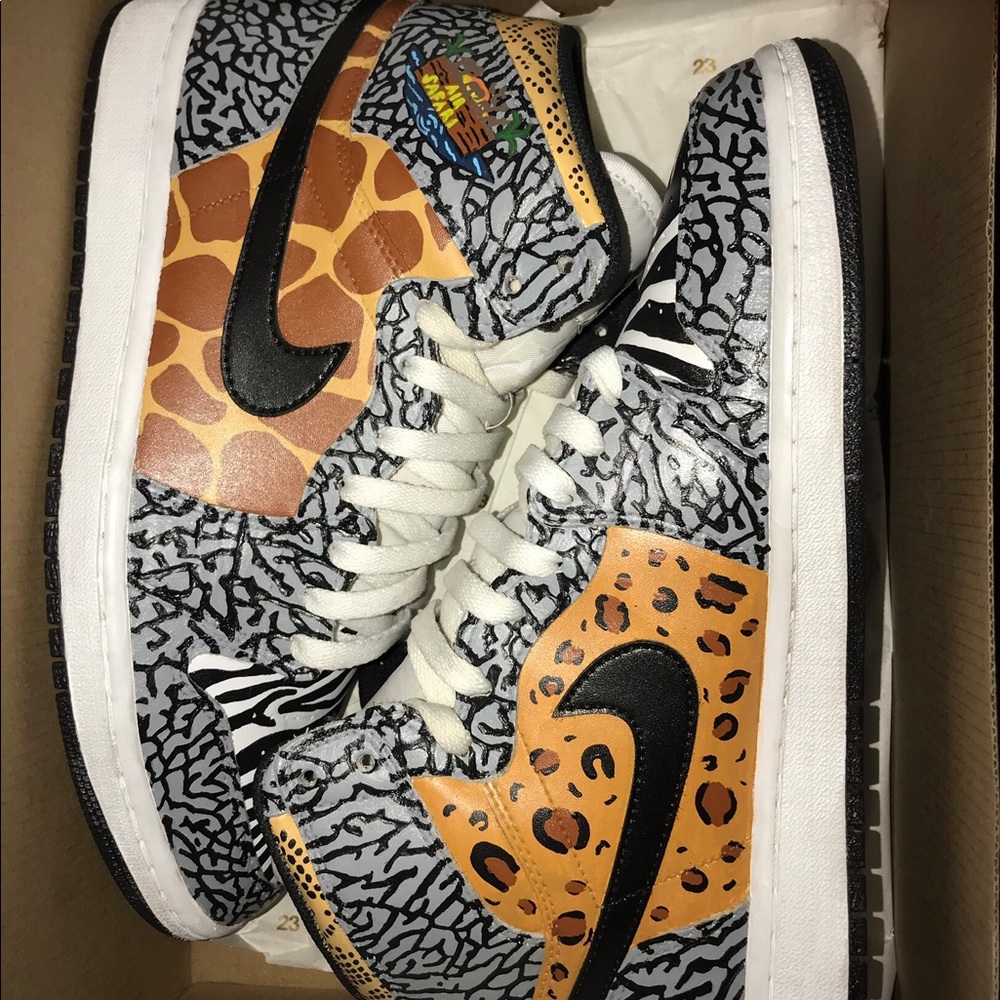 Custom Jordan 1s - Picture 2 of 6